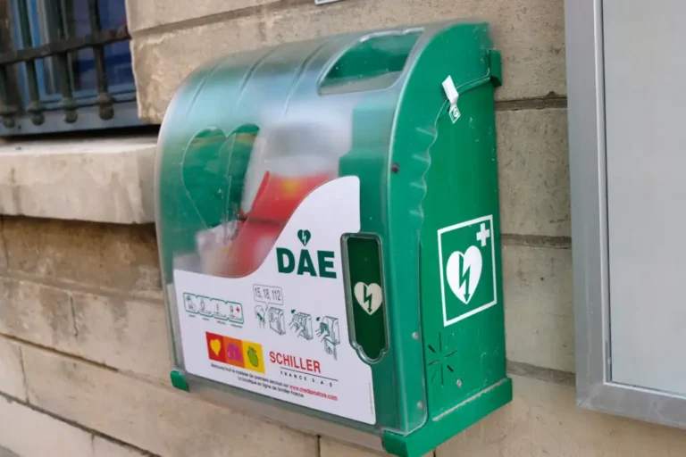 Apprenez à utiliser un DAE et faire un massage cardiaque avec cette formation