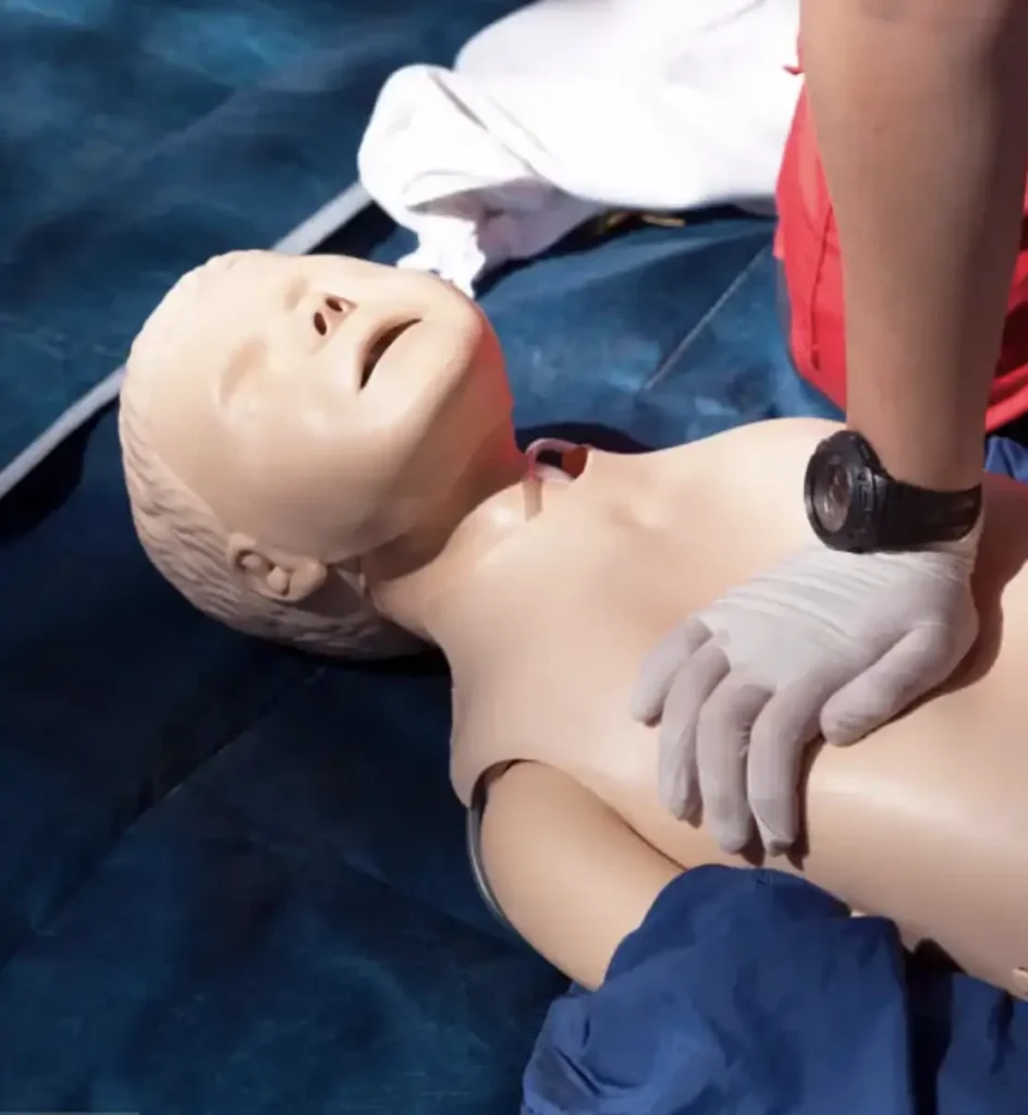 massage cardiaque chez l'enfant