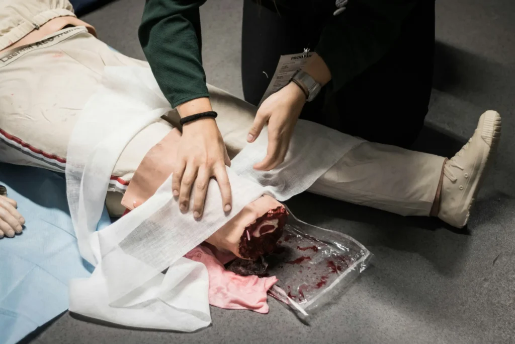 amputation traumatique sur mannequin